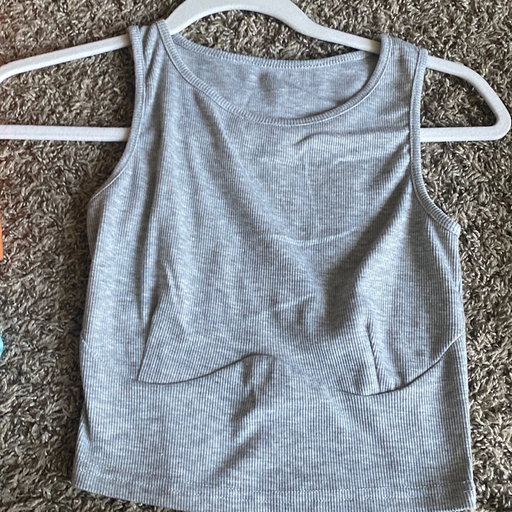 Gray cropped tank size XS